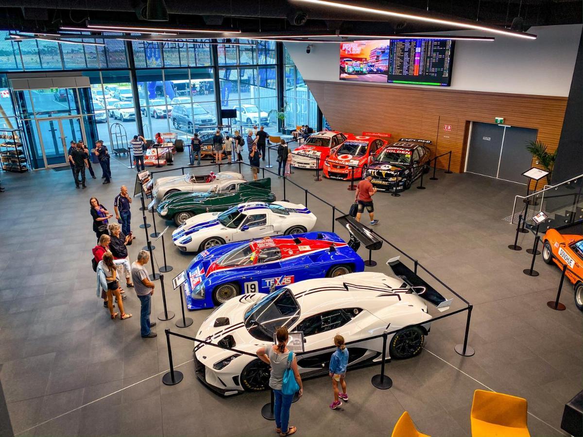 Отель Rydges Pit Lane Тейлем-Бенд Экстерьер фото