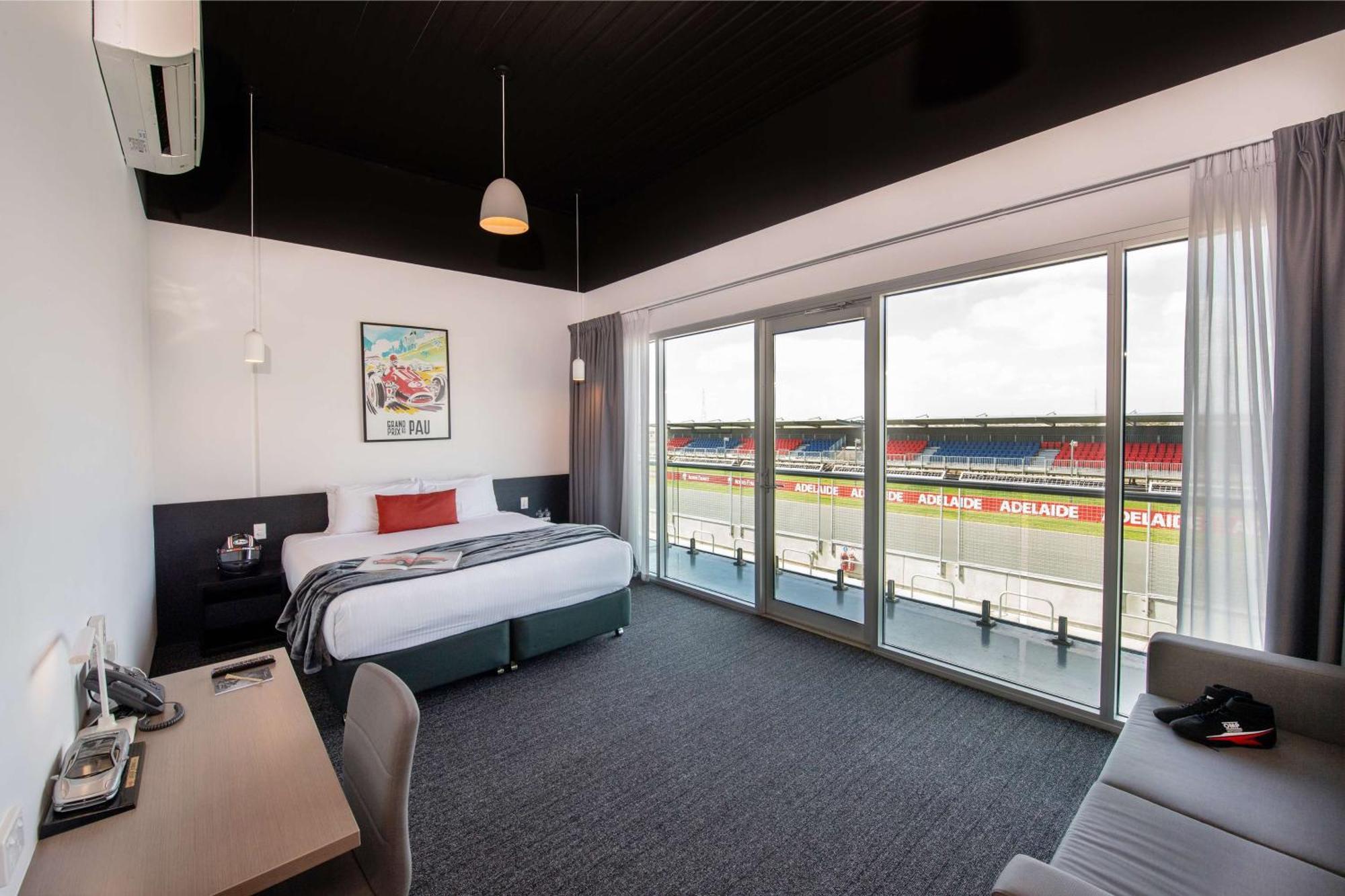 Отель Rydges Pit Lane Тейлем-Бенд Экстерьер фото
