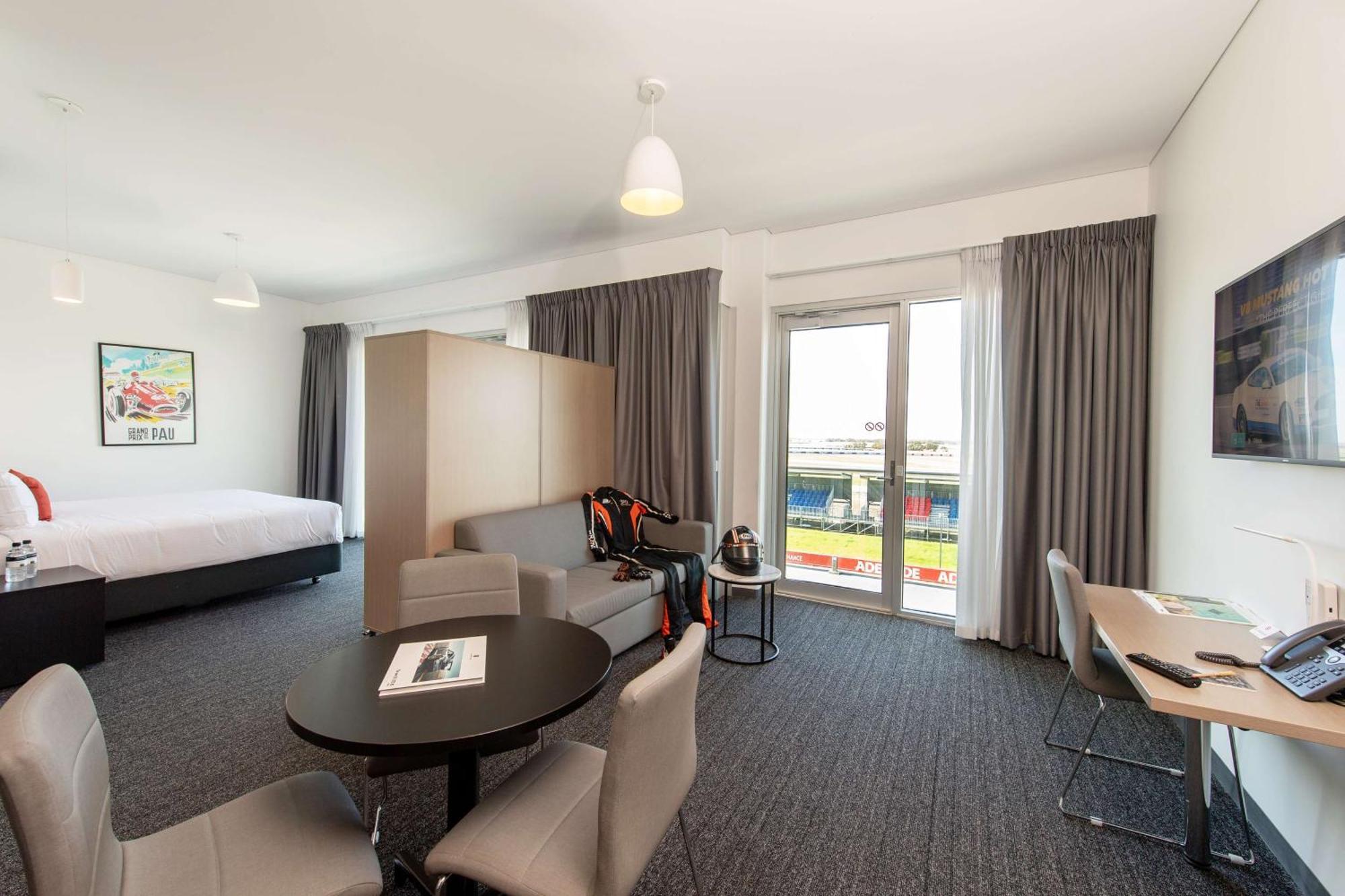 Отель Rydges Pit Lane Тейлем-Бенд Экстерьер фото