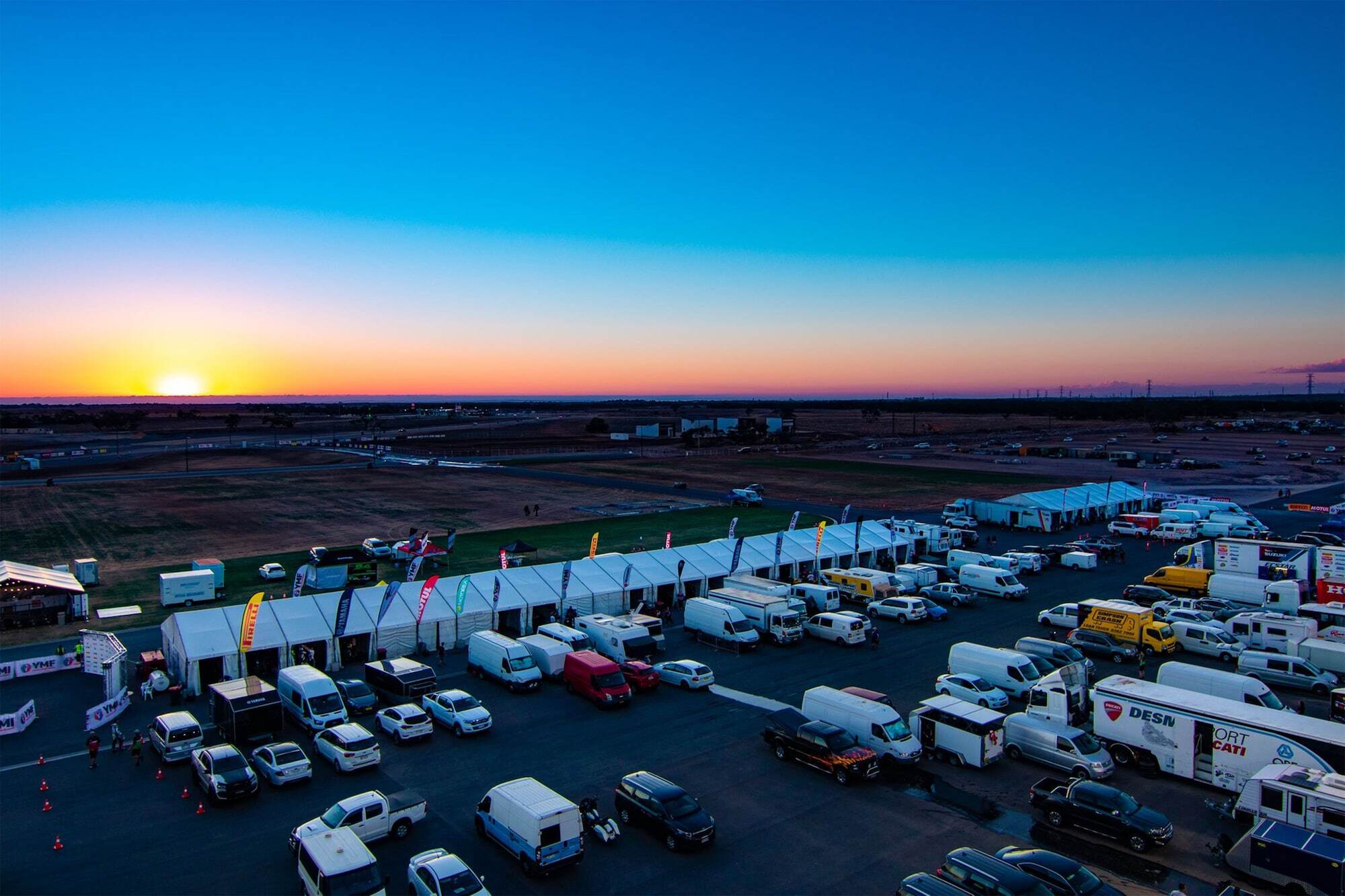 Отель Rydges Pit Lane Тейлем-Бенд Экстерьер фото